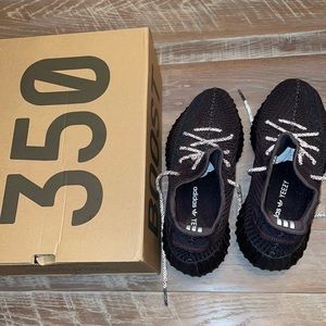 Yeezy V2 Static Black non reflective size 9.5